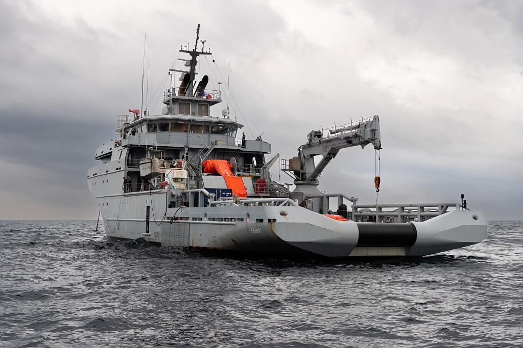 The warship Seine preparing to deploy her anti-pollution floating barrier