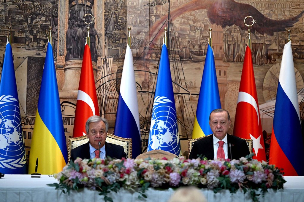 United Nations Secretary-General, Antonio Guterres, Turc Pisdent, Recep Tayyip Erdogan, during the signing ceremony of the agreement on the safe transport of grain and food from Ukrainian Black Sea ports in Istanbul on July 22, 2022. Credit: OZAN KOSE / AFP.